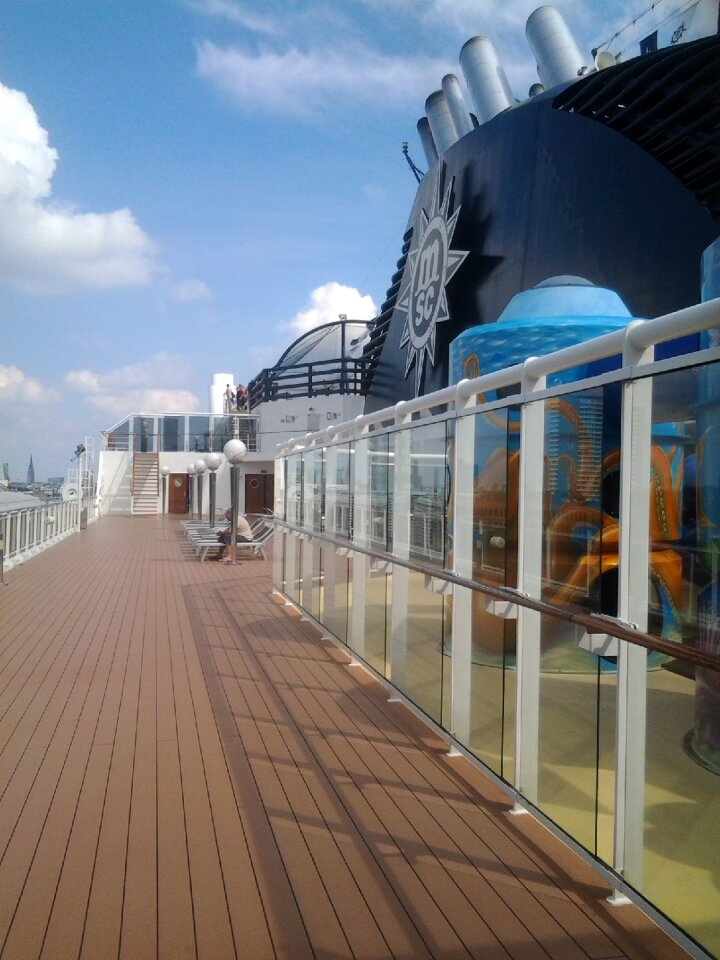 Cruise travel deck
