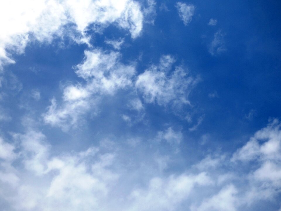 Cloud white biel