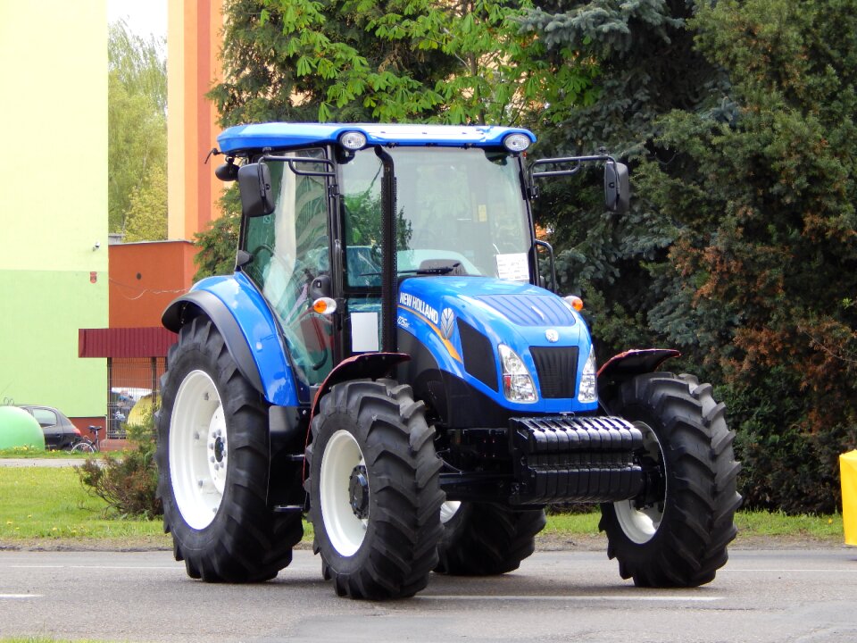 Tractor agricultural machine preview
