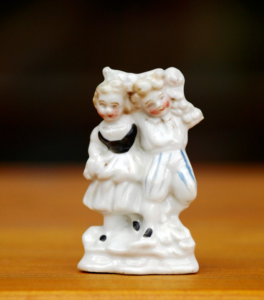 Porcelain antique couple