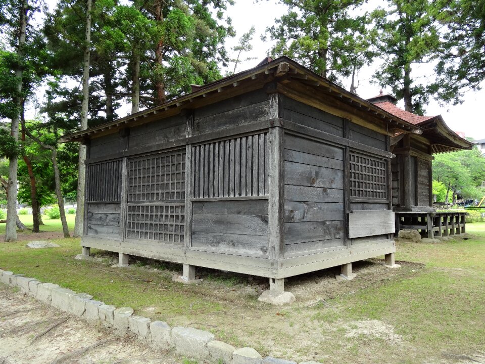 Old old architecture tradition