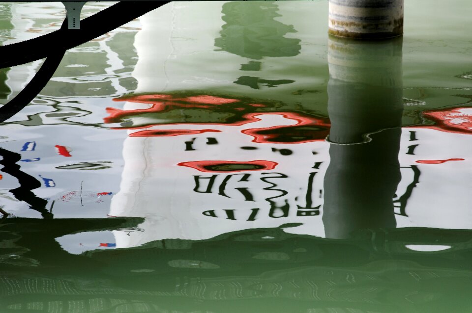 Mirroring ship reflection