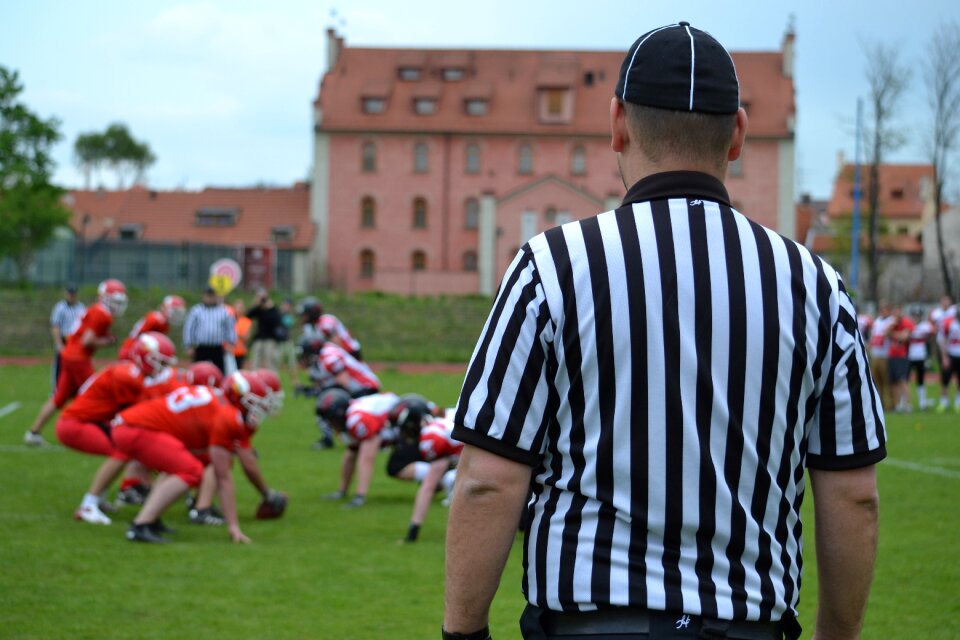 Sport referee lag
