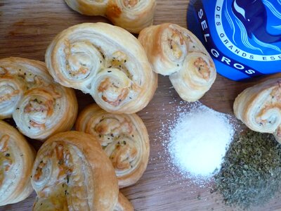 Baked goods hand finger