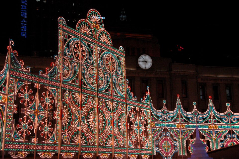 The clock tower wall clock night view