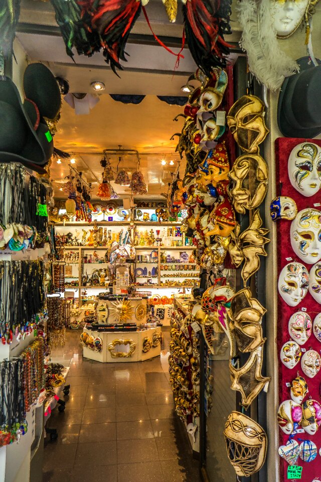 Souvenirs italy shop