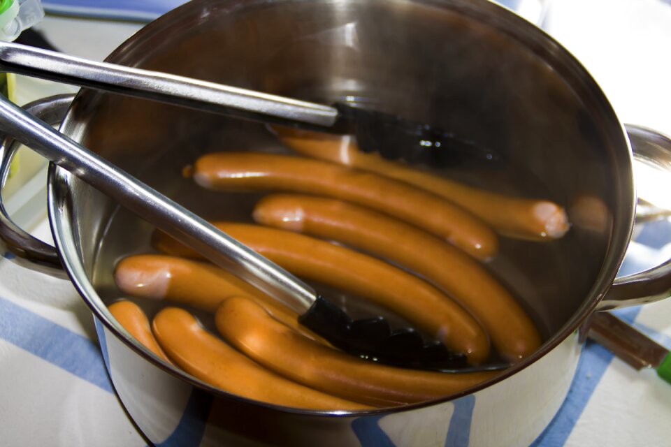 Cook cooking pot sausage