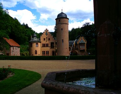 Castle fountain mespelbrunn