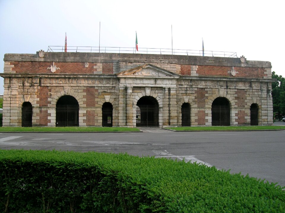 Verona porta nuova city entrance