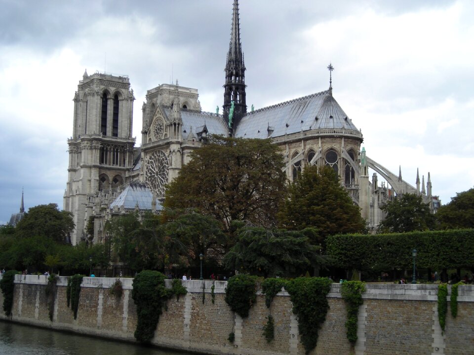 Paris notre dame city
