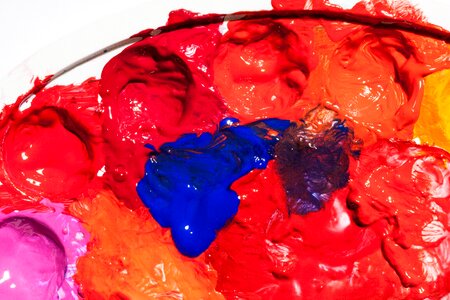 Thumb hole wells to the color photograph