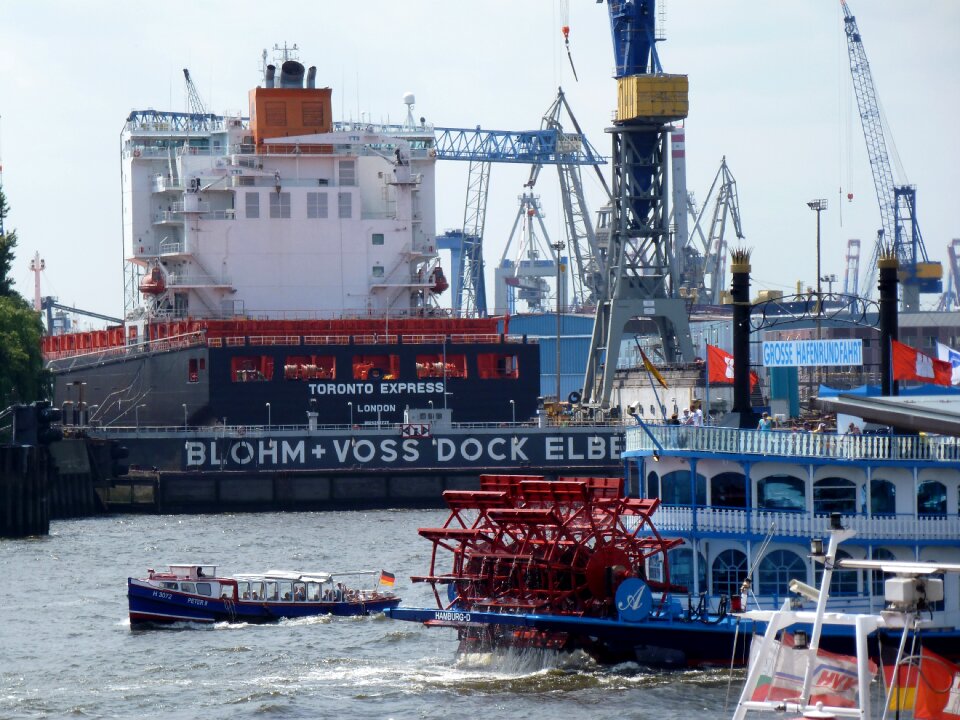 Port city elbe ship