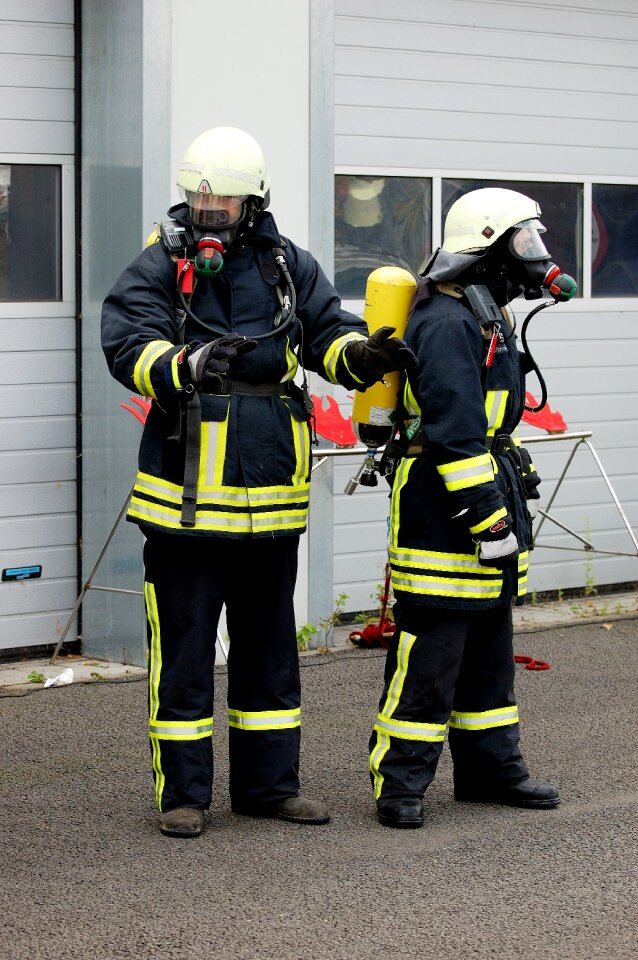 Feuerloeschuebung breathing apparatus respiratory protection