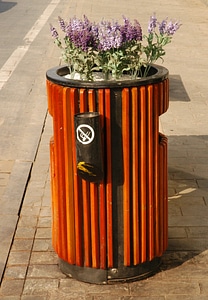 Garbage can waste nice