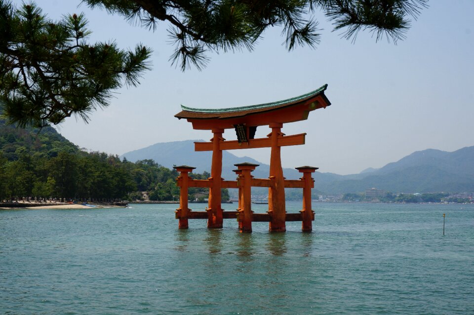 Miyajima itsukushima shinto shrine torii