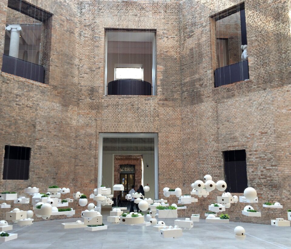 Art museum sculptures