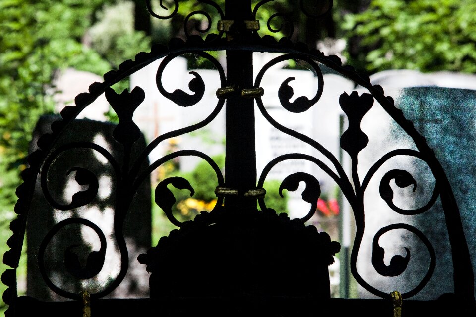 Graves cemetery park