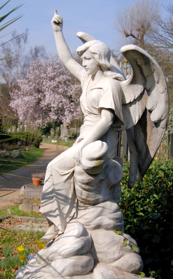 Sculpture monument female