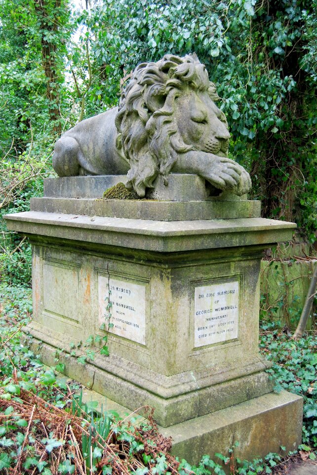 Sculpture monument lion