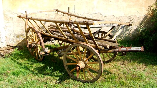 Sun a wagon shadow