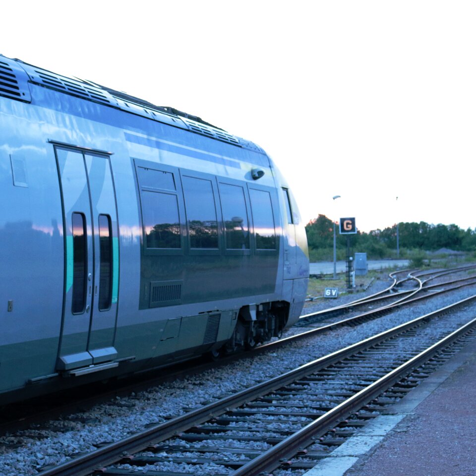 Locomotive track travel