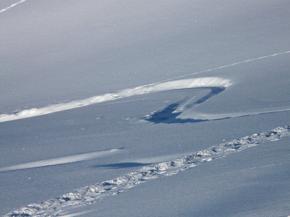 Trace curves powder snow
