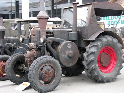 Bulldog tracktor oldtimer photo