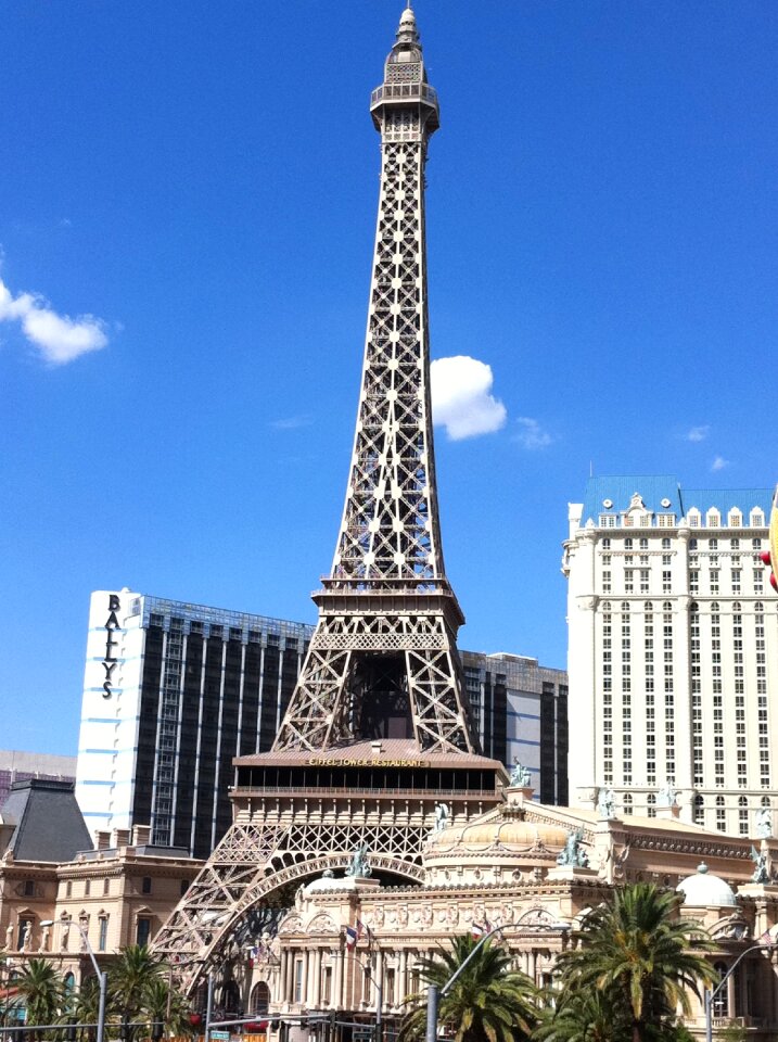 Paris eiffel tower