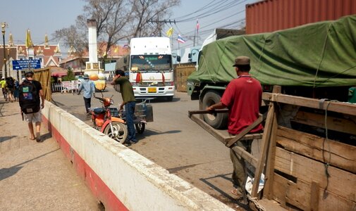 Cambodia border crossing cambodia manual labor manual labour