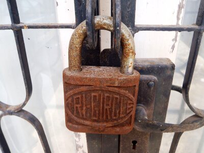 Pedal lock rusty lock
