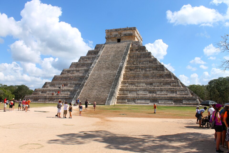 Chichen itza pyramid kukulcan
