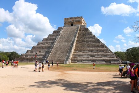 Chichen itza pyramid kukulcan