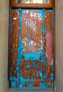 Graffiti blue metal