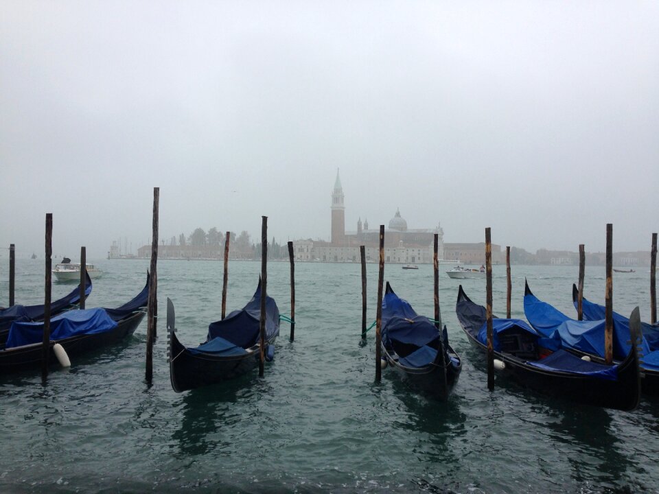 Venice gondola haze