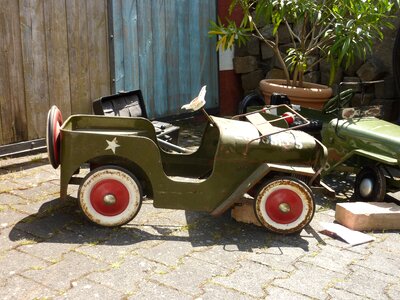 Spilelzeugauto from sheet metal tin toys