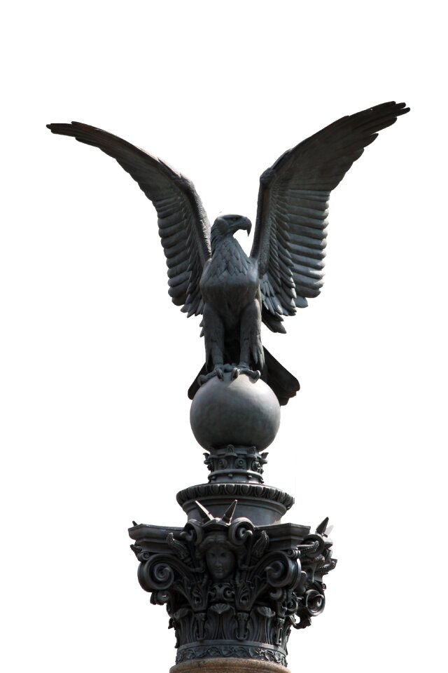 Sculpture raptor monument