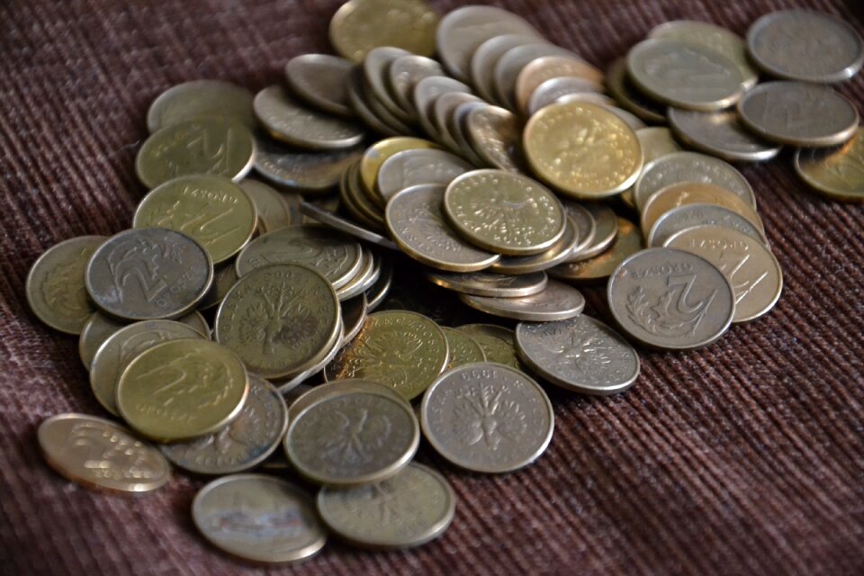Currency prices golden