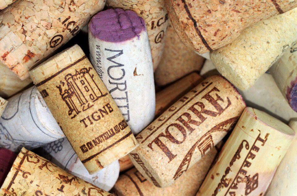 Labels closures wine