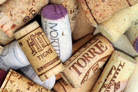 Labels closures wine photo