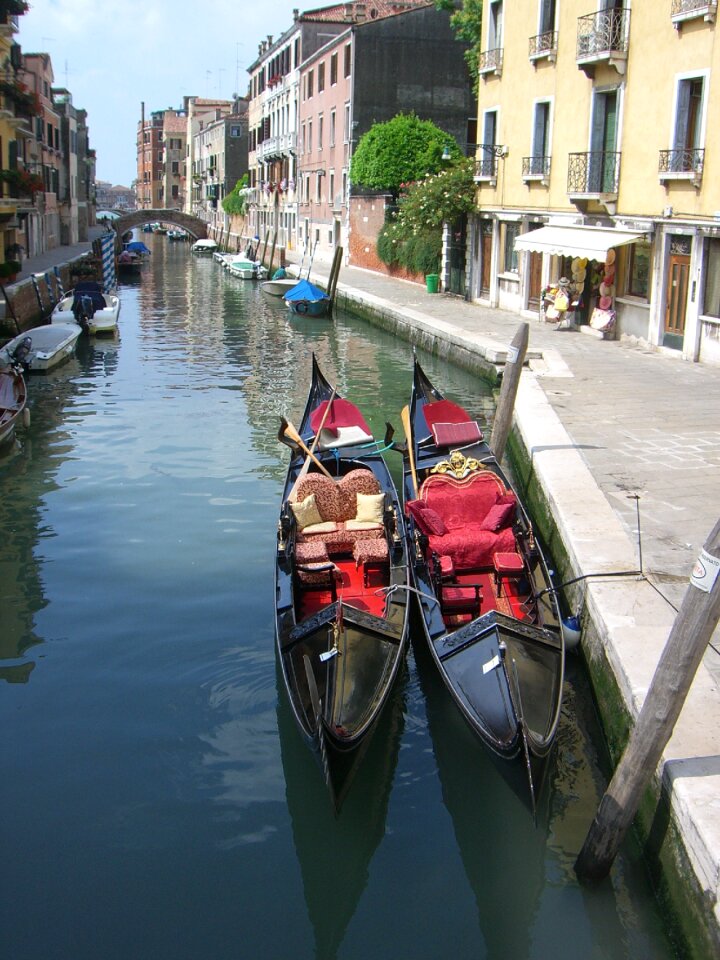 Spring sewer ship