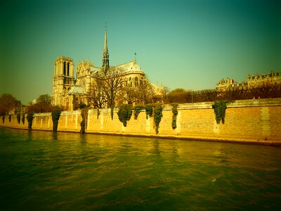 River paris dom photo