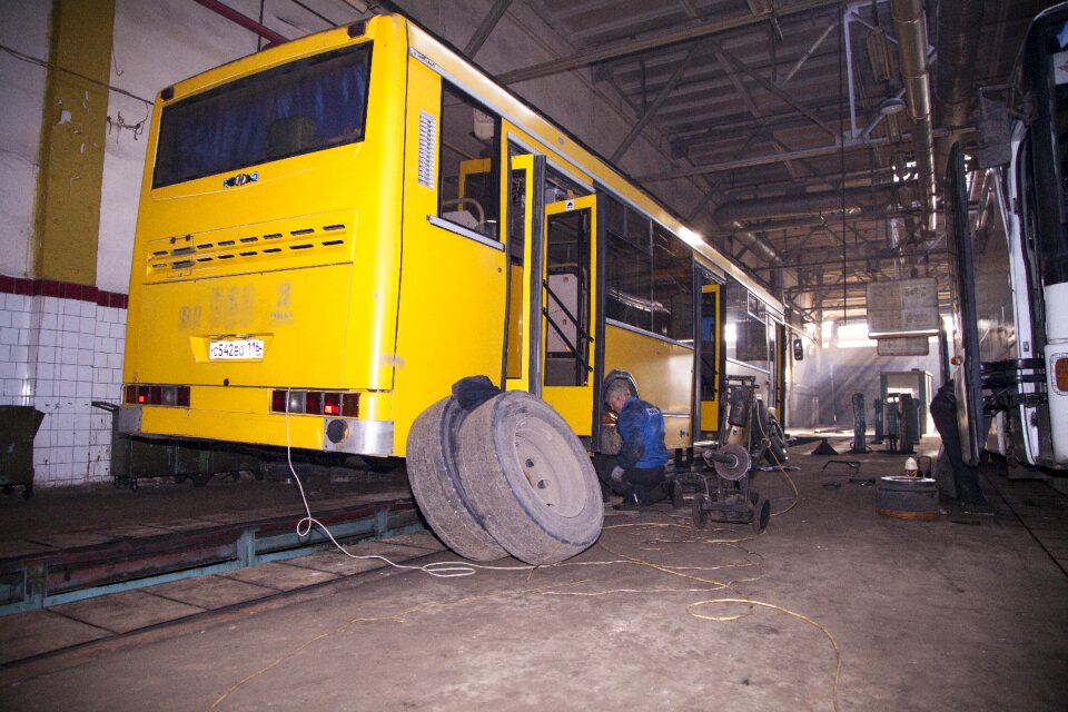 Wheel repair shop