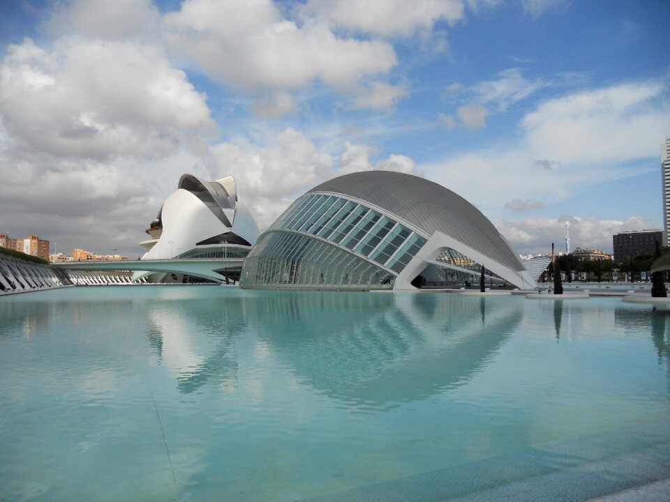 Valencia pool architecture