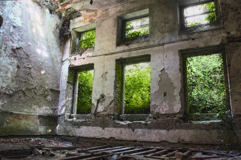 Architecture old decay
