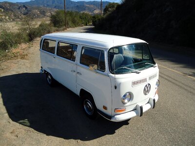 Automobile vintage bus