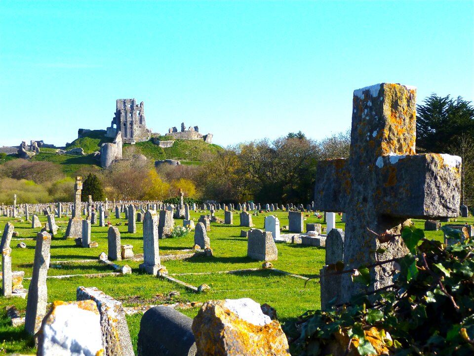 Tombstones resting monument