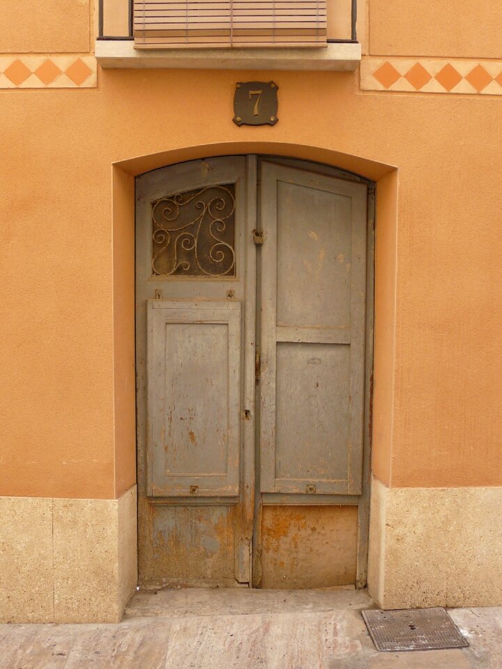 Decorative entrance doorway