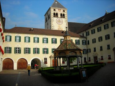 Bolzano square