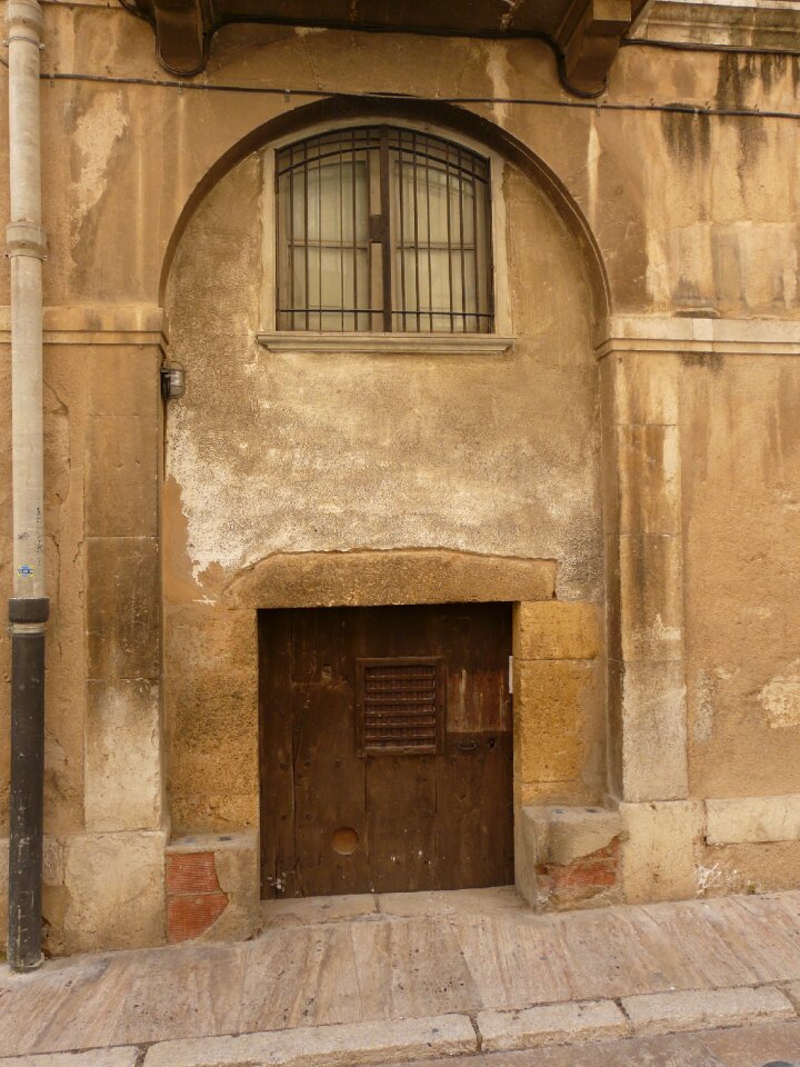 Decorative entrance doorway