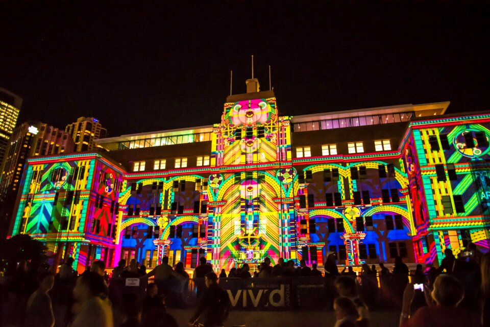 Building vivid light show